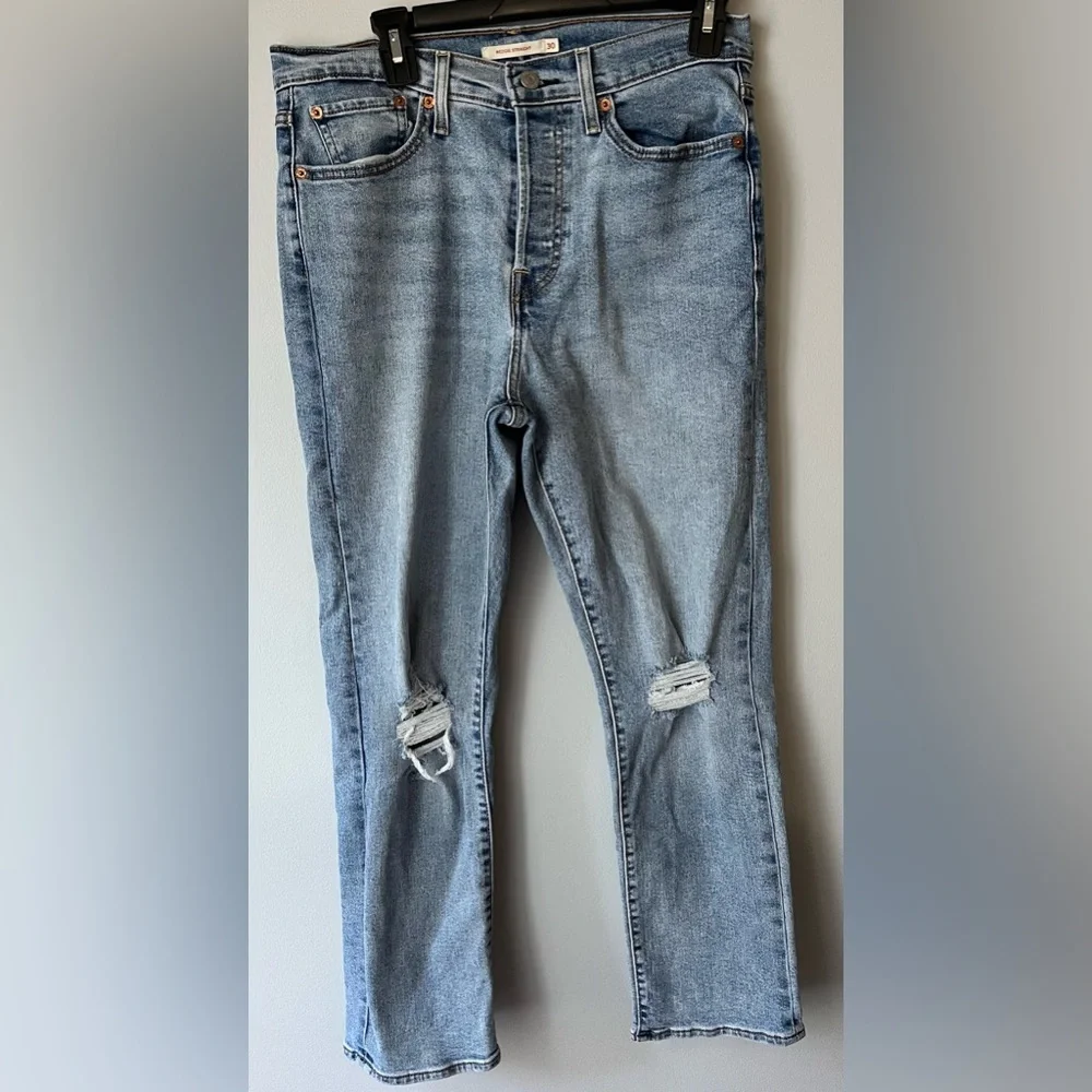 Levi’s wedgie straight crop women Sz 30 distressed highrise lightwash denim jean - Picture 6 of 11
